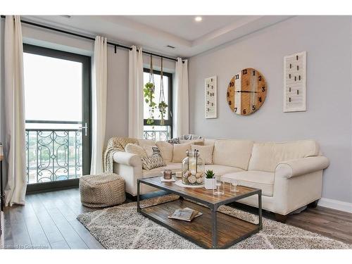 903-112 King Street E, Hamilton, ON - Indoor Photo Showing Living Room