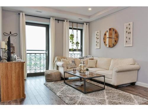 903-112 King Street E, Hamilton, ON - Indoor Photo Showing Living Room