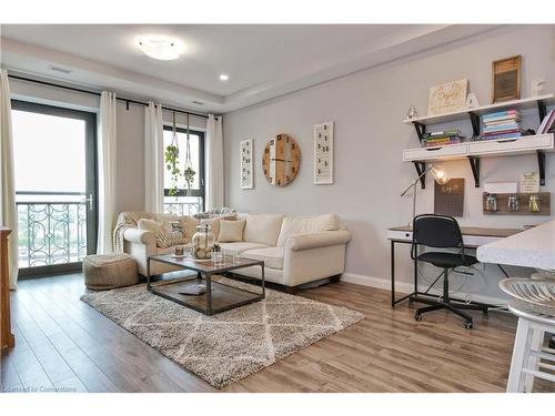 903-112 King Street E, Hamilton, ON - Indoor Photo Showing Living Room