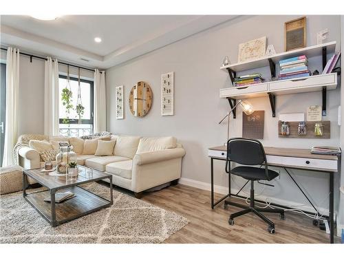 903-112 King Street E, Hamilton, ON - Indoor Photo Showing Living Room