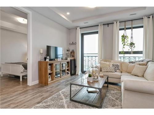 903-112 King Street E, Hamilton, ON - Indoor Photo Showing Living Room