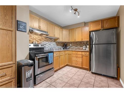 98 Memorial Avenue, Stoney Creek, ON - Indoor Photo Showing Kitchen