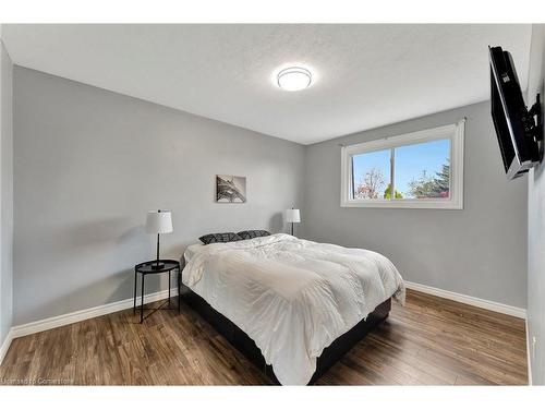 191 Limpert Avenue, Cambridge, ON - Indoor Photo Showing Bedroom