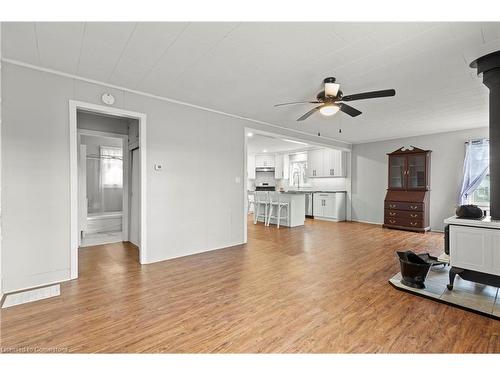 429 St. John'S Road E, Simcoe, ON - Indoor Photo Showing Living Room