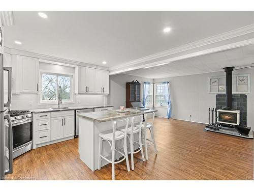 429 St. John'S Road E, Simcoe, ON - Indoor Photo Showing Kitchen With Upgraded Kitchen