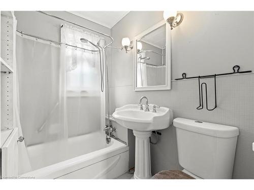 429 St. John'S Road E, Simcoe, ON - Indoor Photo Showing Bathroom