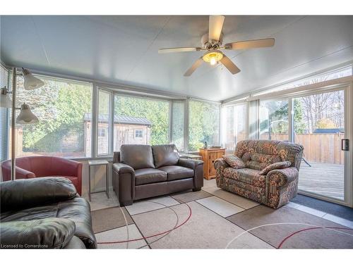 41 Jamieson Drive, Caledonia, ON - Indoor Photo Showing Living Room