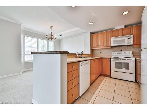 501-5188 Lakeshore Road, Burlington, ON - Indoor Photo Showing Kitchen