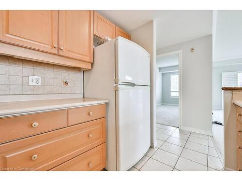 501-5188 Lakeshore Road, Burlington, ON - Indoor Photo Showing Kitchen