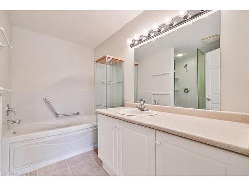 501-5188 Lakeshore Road, Burlington, ON - Indoor Photo Showing Bathroom