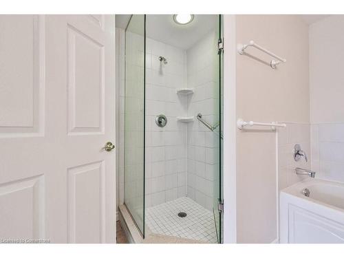 501-5188 Lakeshore Road, Burlington, ON - Indoor Photo Showing Bathroom