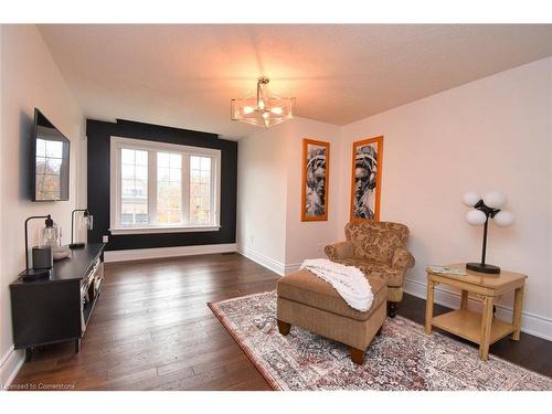 2147 Berwick Drive, Burlington, ON - Indoor Photo Showing Living Room