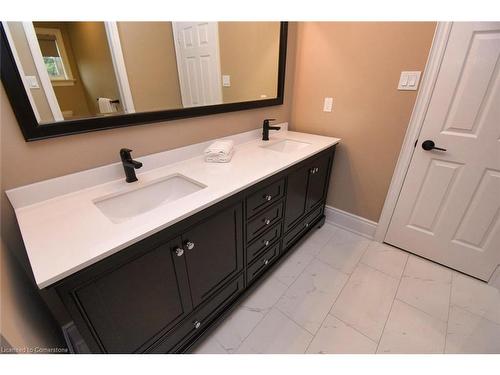 2147 Berwick Drive, Burlington, ON - Indoor Photo Showing Bathroom