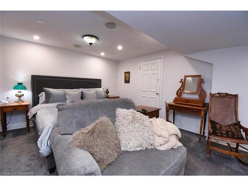 2147 Berwick Drive, Burlington, ON - Indoor Photo Showing Bedroom