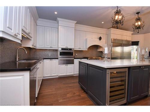 2147 Berwick Drive, Burlington, ON - Indoor Photo Showing Kitchen With Upgraded Kitchen