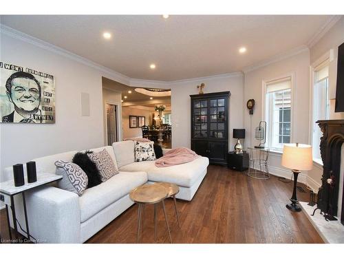 2147 Berwick Drive, Burlington, ON - Indoor Photo Showing Living Room