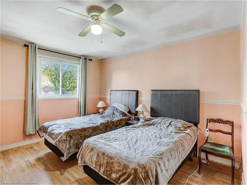 20 Glen Eden Court, Hamilton, ON - Indoor Photo Showing Bedroom