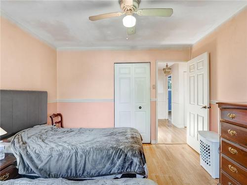 20 Glen Eden Court, Hamilton, ON - Indoor Photo Showing Bedroom