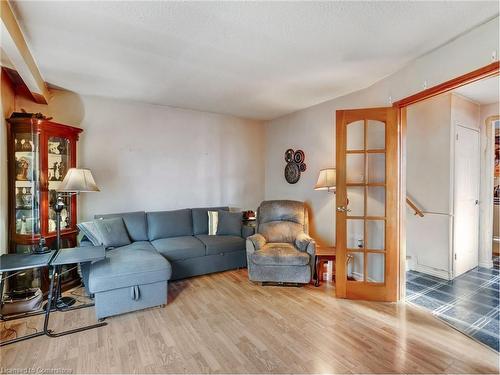 20 Glen Eden Court, Hamilton, ON - Indoor Photo Showing Living Room