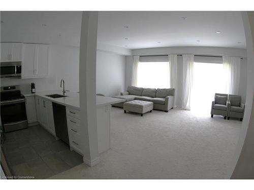 11 Starling Drive, Hamilton, ON - Indoor Photo Showing Kitchen