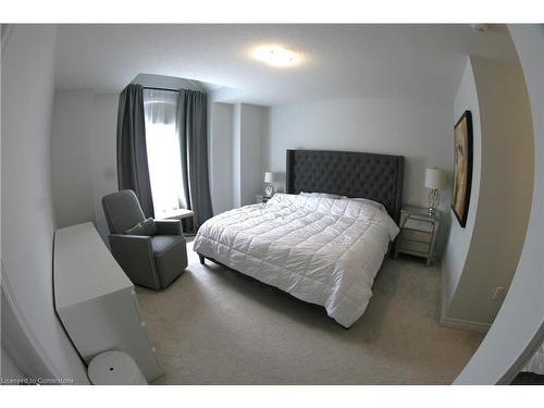 11 Starling Drive, Hamilton, ON - Indoor Photo Showing Bedroom