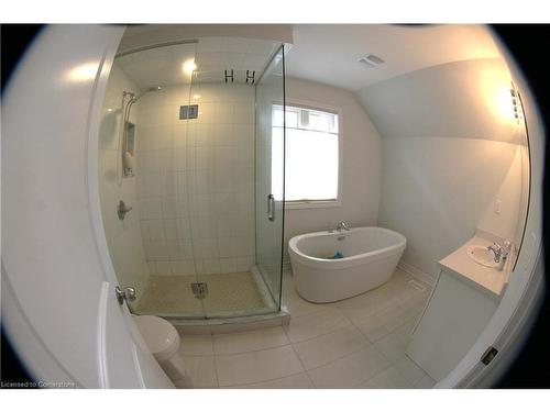 11 Starling Drive, Hamilton, ON - Indoor Photo Showing Bathroom