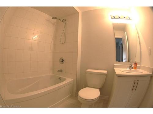 11 Starling Drive, Hamilton, ON - Indoor Photo Showing Bathroom