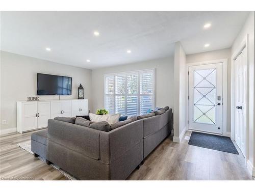 89 Dundee Drive, Caledonia, ON - Indoor Photo Showing Living Room