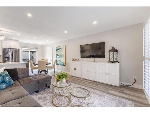 89 Dundee Drive, Caledonia, ON - Indoor Photo Showing Living Room