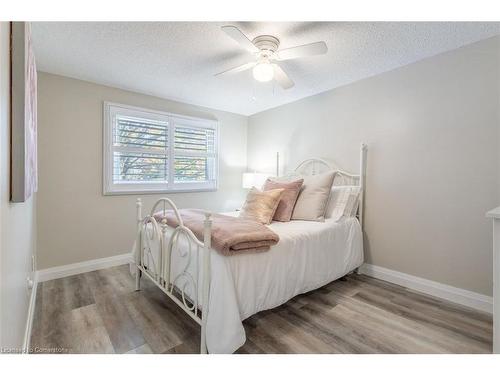 89 Dundee Drive, Caledonia, ON - Indoor Photo Showing Bedroom