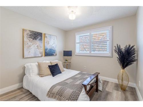 89 Dundee Drive, Caledonia, ON - Indoor Photo Showing Bedroom