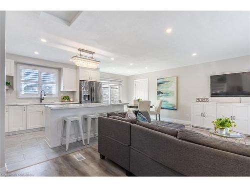 89 Dundee Drive, Caledonia, ON - Indoor Photo Showing Living Room