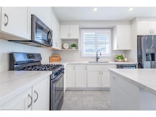 89 Dundee Drive, Caledonia, ON - Indoor Photo Showing Kitchen With Upgraded Kitchen