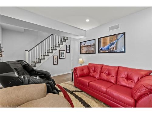 55 Albert Street W, Thorold, ON - Indoor Photo Showing Living Room