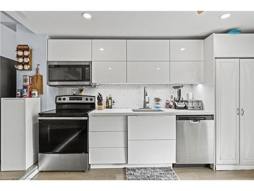 55 Albert Street W, Thorold, ON - Indoor Photo Showing Kitchen With Stainless Steel Kitchen With Upgraded Kitchen