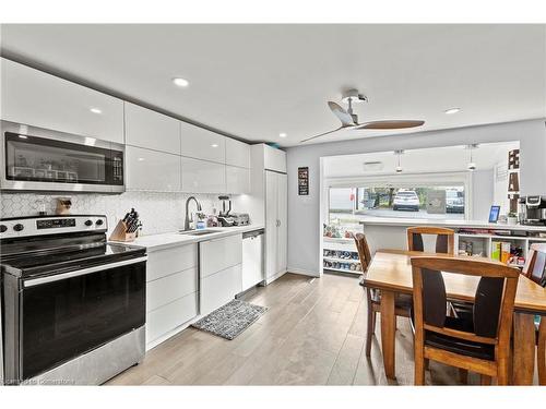 55 Albert Street W, Thorold, ON - Indoor Photo Showing Kitchen With Upgraded Kitchen