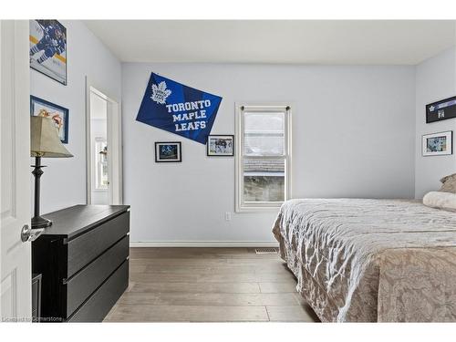 55 Albert Street W, Thorold, ON - Indoor Photo Showing Bedroom