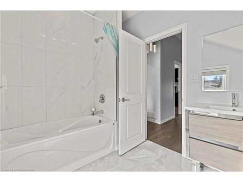 55 Albert Street W, Thorold, ON - Indoor Photo Showing Bathroom