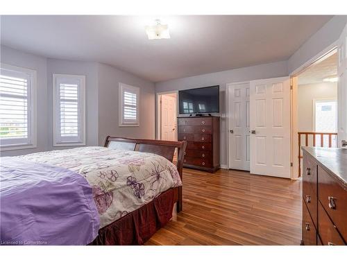 113 Dulgaren Street, Hamilton, ON - Indoor Photo Showing Bedroom