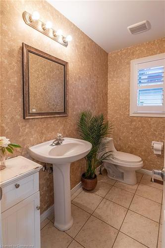 113 Dulgaren Street, Hamilton, ON - Indoor Photo Showing Bathroom