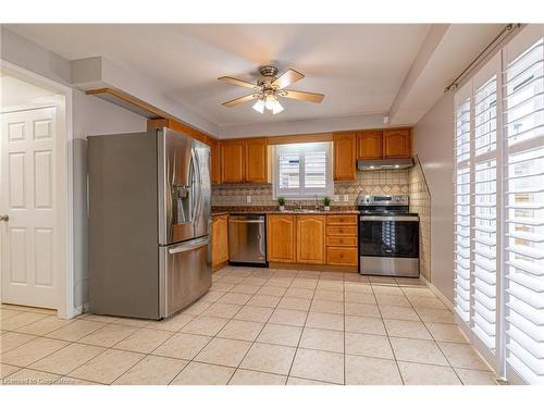 113 Dulgaren Street, Hamilton, ON - Indoor Photo Showing Kitchen