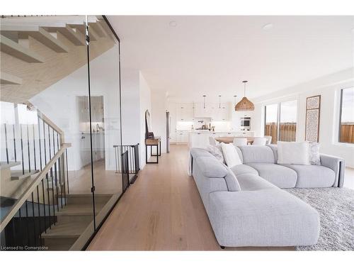 81 Homestead Way, Thorold, ON - Indoor Photo Showing Living Room