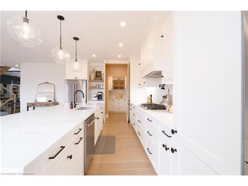 81 Homestead Way, Thorold, ON - Indoor Photo Showing Kitchen With Upgraded Kitchen