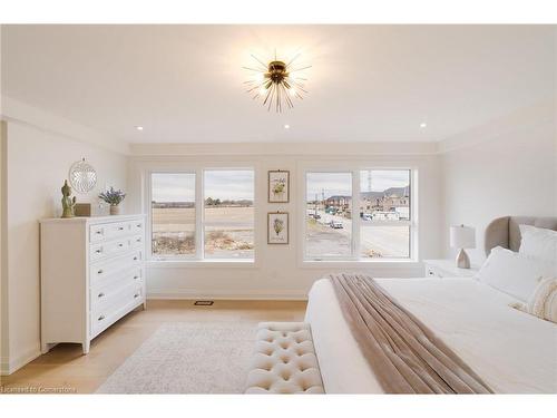 81 Homestead Way, Thorold, ON - Indoor Photo Showing Bedroom