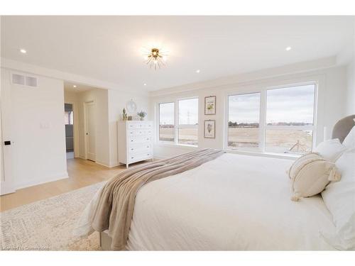 81 Homestead Way, Thorold, ON - Indoor Photo Showing Bedroom