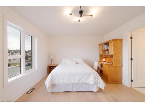 81 Homestead Way, Thorold, ON - Indoor Photo Showing Bedroom