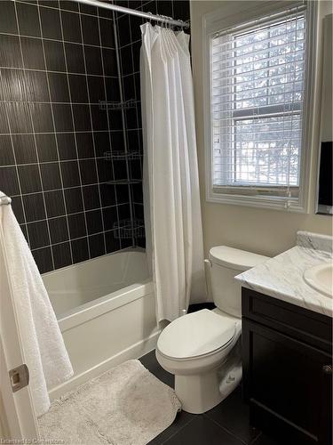 310 Spring Creek Drive, Waterdown, ON - Indoor Photo Showing Bathroom