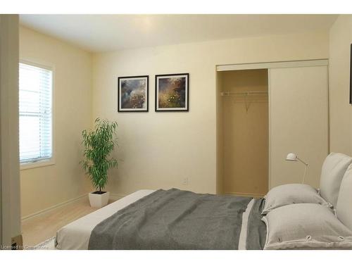 310 Spring Creek Drive, Waterdown, ON - Indoor Photo Showing Bedroom