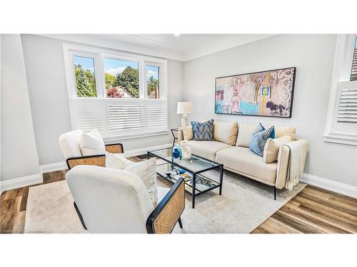 1036 Cedarwood Place, Burlington, ON - Indoor Photo Showing Living Room