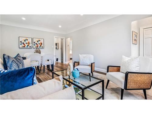 1036 Cedarwood Place, Burlington, ON - Indoor Photo Showing Living Room